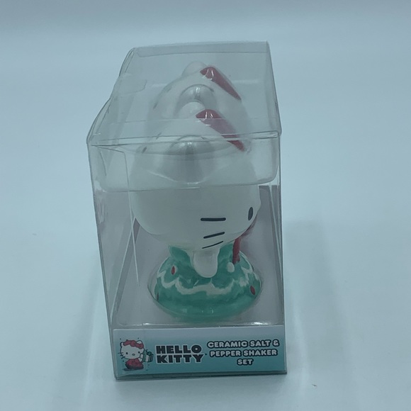 Hello Kitty Peppermint Ceramic Mug & Hello Kitty Salt and Pepper Shakers - Picture 13 of 16